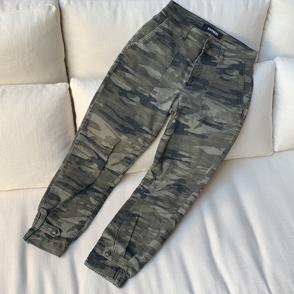 Express high-rise cropped camo pants - Picture 4 of 8